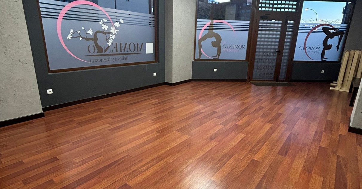 Sesión de bienestar en el estudio de Momento